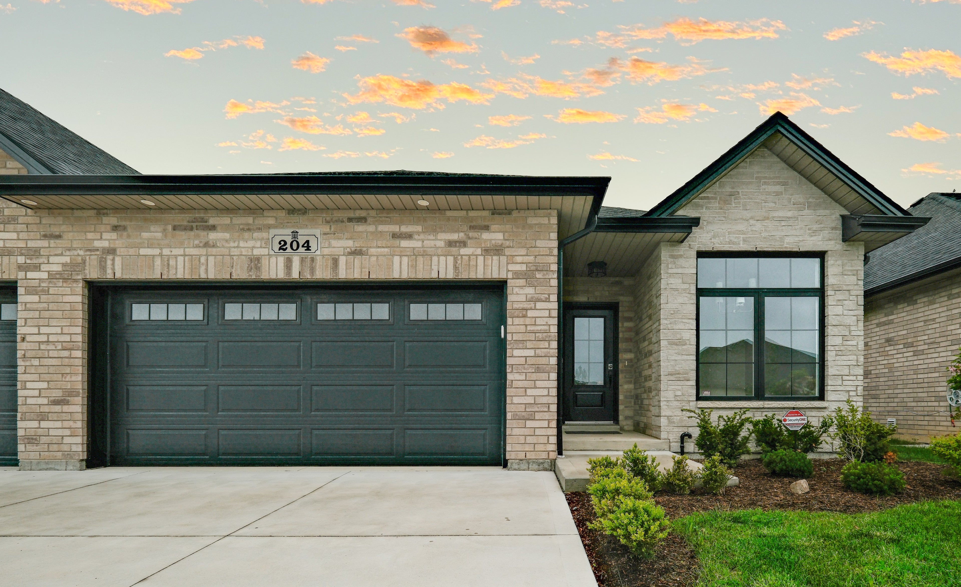 The Caledonia (Right)